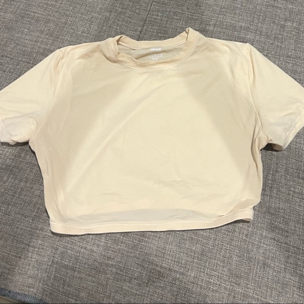 SKIMS SUPER CROPPED T-SHIRT - Picture 3 of 10